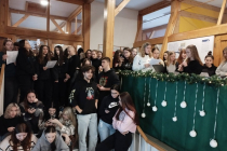 Každoroční adventní zpívání na horní budově